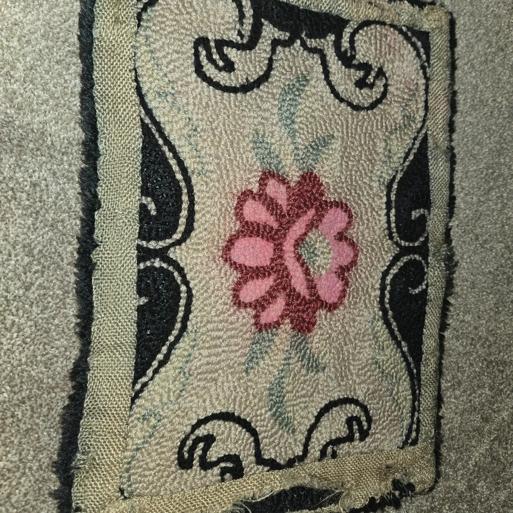 Floral VINTAGE hook/latch Accent Rug Or Foot Stool Cover.
